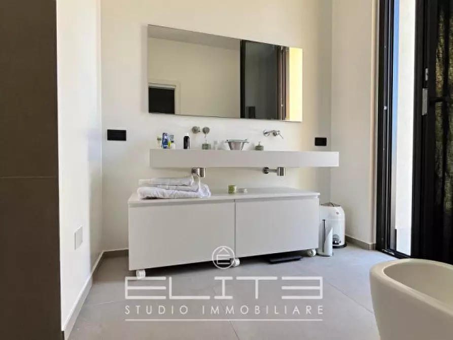 Immagine 11 di Villa in vendita  in VIA VILLANOVA a Senigallia