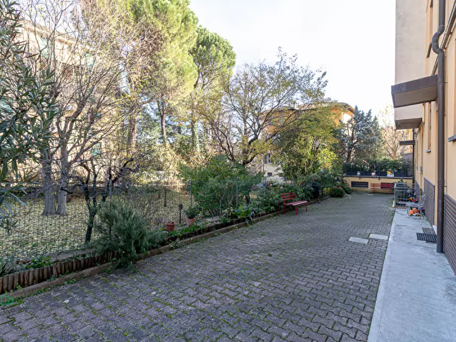 Immagine 18 di Appartamento in vendita  in via toscana 176 a Bologna