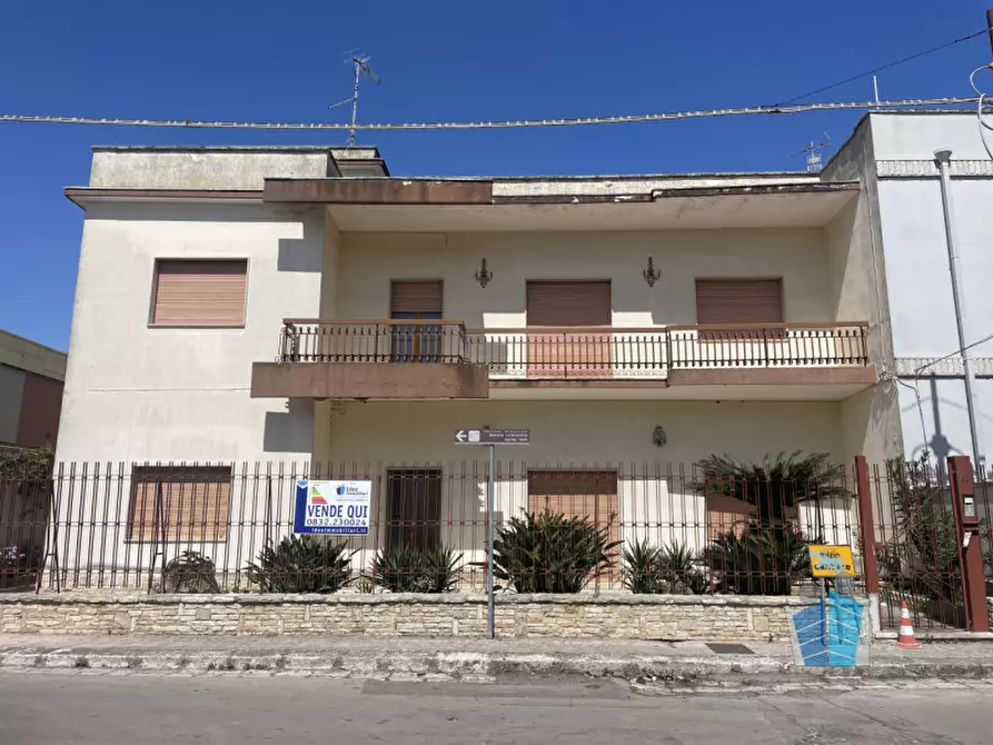 Immagine 1 di Casa bifamiliare in vendita  in via san pio X a Squinzano