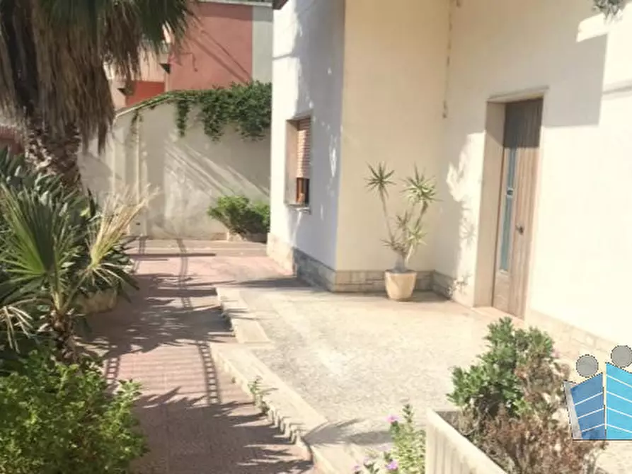 Immagine 2 di Casa bifamiliare in vendita  in via san pio X a Squinzano