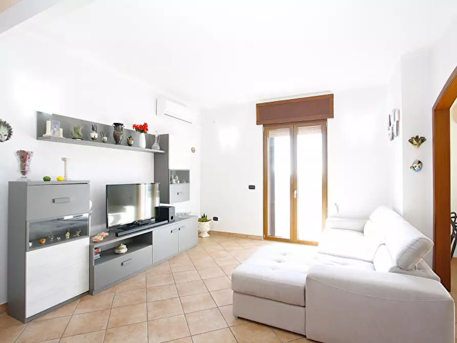 Immagine 2 di Appartamento in vendita  in Via Don Gnocchi a Parabita