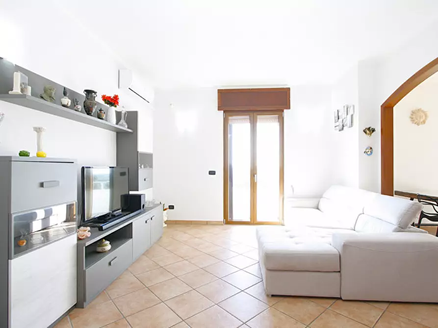 Immagine 3 di Appartamento in vendita  in Via Don Gnocchi a Parabita