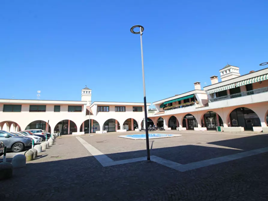 Immagine 3 di Negozio in vendita  in Viale Colli Euganei a Battaglia Terme
