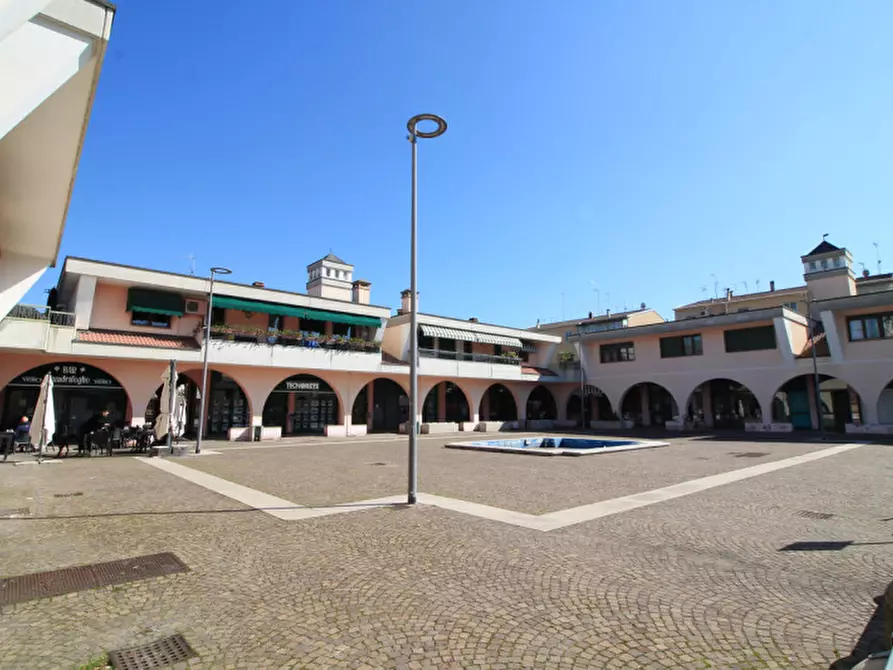 Immagine 4 di Negozio in vendita  in Viale Colli Euganei a Battaglia Terme