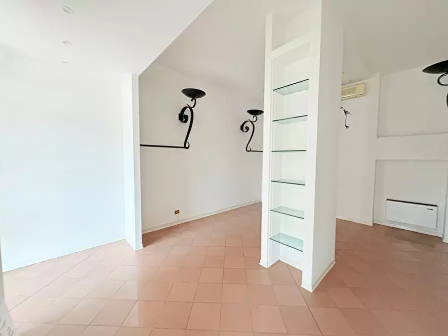 Immagine 7 di Negozio in vendita  in Viale Colli Euganei a Battaglia Terme