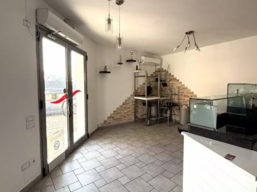 Immagine 4 di Negozio in vendita  in Via Curtatone a Rovigo