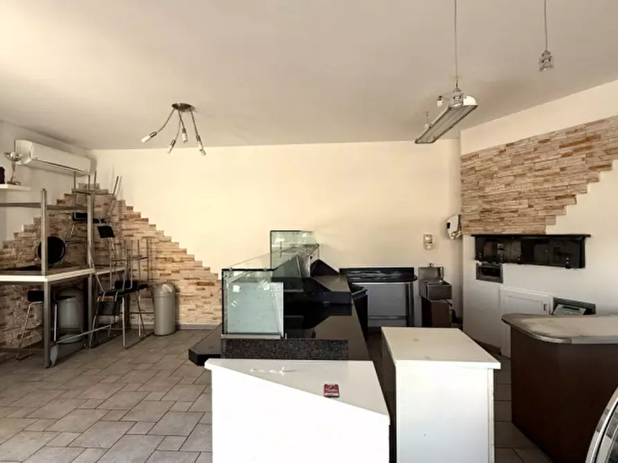 Immagine 5 di Negozio in vendita  in Via Curtatone a Rovigo