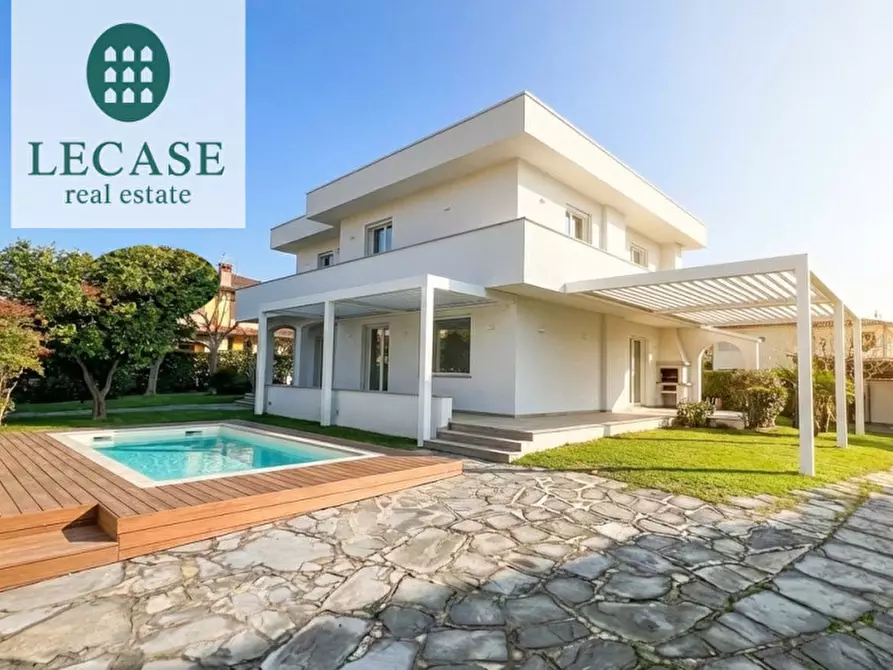 Immagine 2 di Villa in vendita  in via Donatello a Forte Dei Marmi