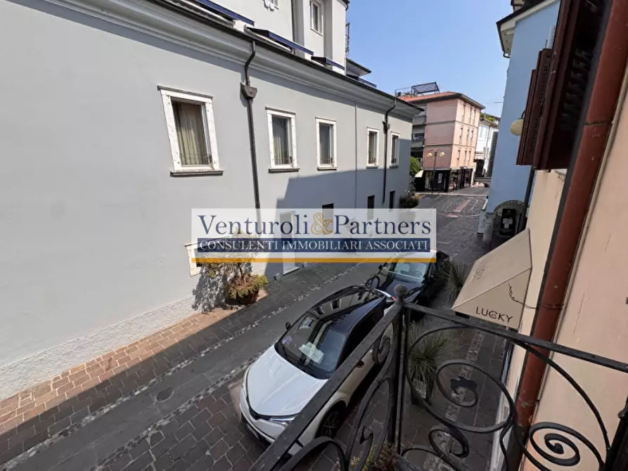 Immagine 1 di Appartamento in vendita  in Via Roma a Desenzano Del Garda