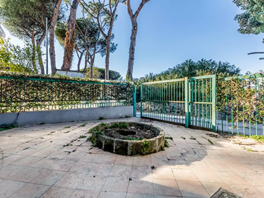 Immagine 3 di Appartamento in vendita  in Via Tuscolana 1661 a Roma