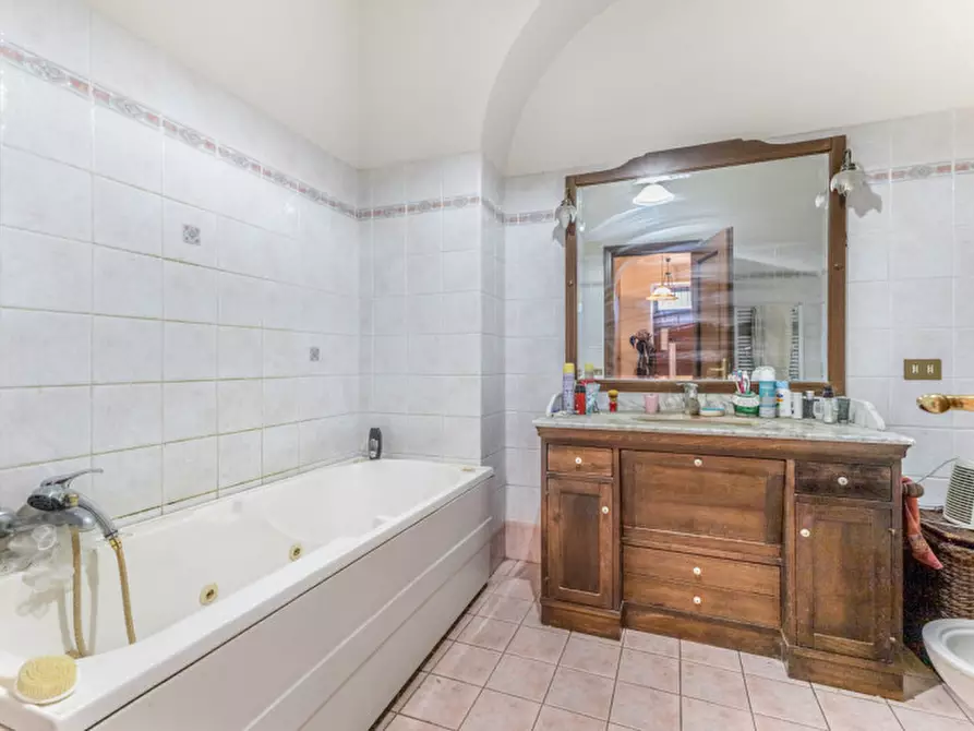 Immagine 10 di Appartamento in vendita  in Via Tuscolana 1661 a Roma