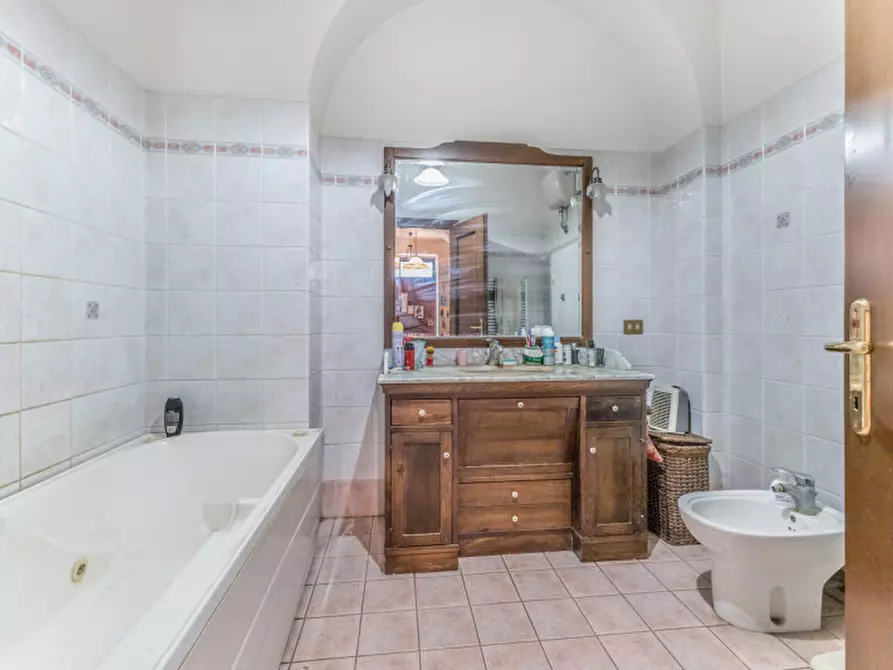 Immagine 15 di Appartamento in vendita  in Via Tuscolana 1661 a Roma