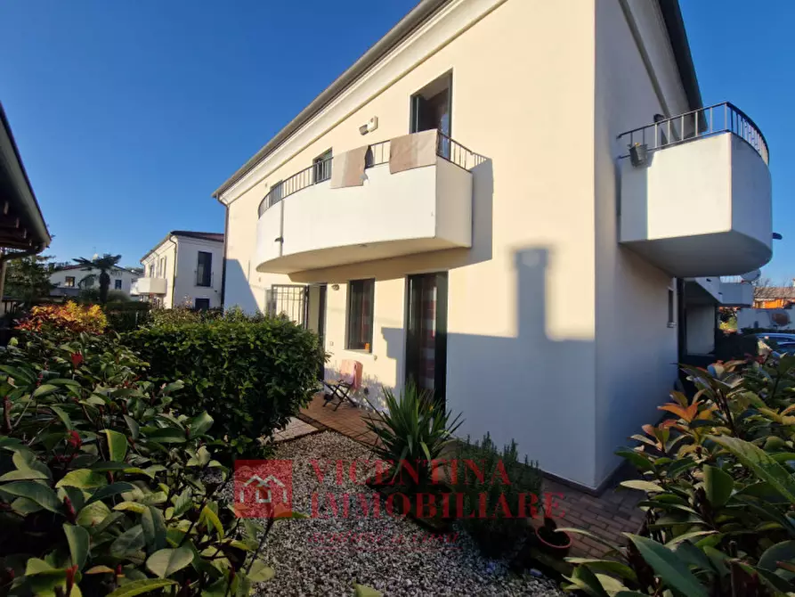 Immagine 1 di Appartamento in vendita  in Via Francesco Petrarca 20 a Barbarano Mossano