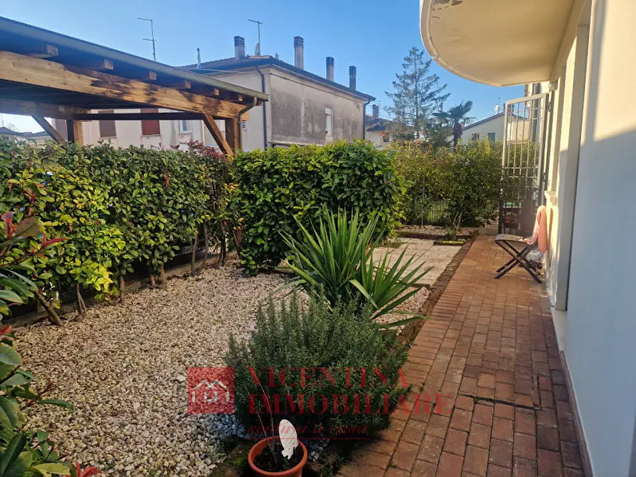 Immagine 3 di Appartamento in vendita  in Via Francesco Petrarca 20 a Barbarano Mossano