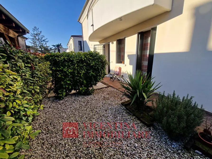 Immagine 16 di Appartamento in vendita  in Via Francesco Petrarca 20 a Barbarano Mossano