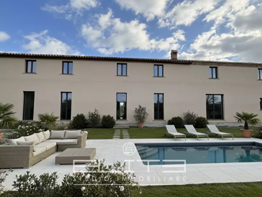 Immagine 1 di Villa in vendita  a Ancona