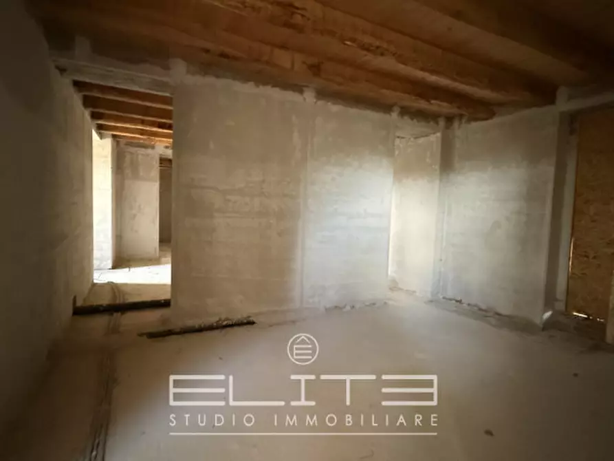 Immagine 10 di Villa in vendita  a Ancona