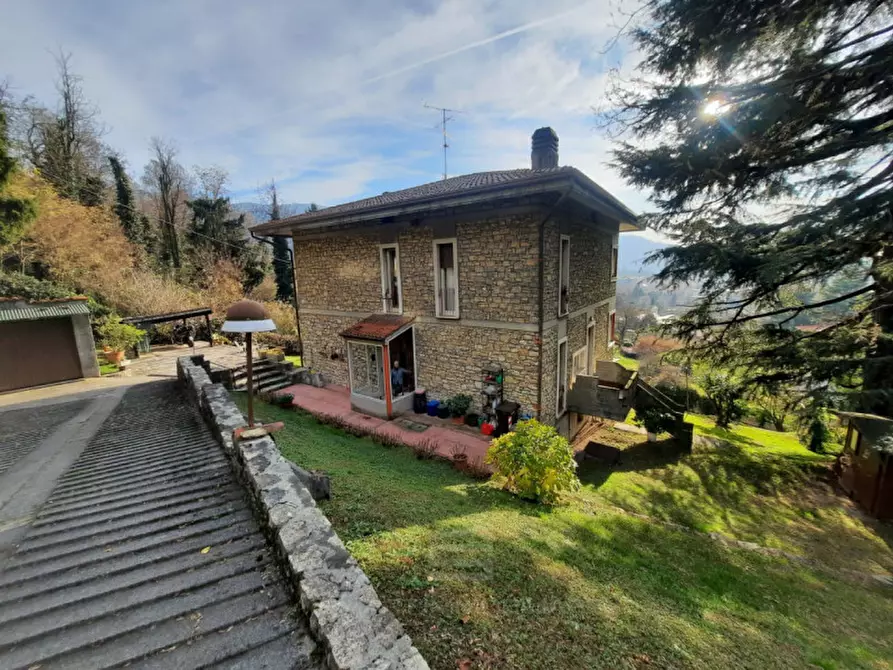 Immagine 1 di Villa in vendita  a Brescia