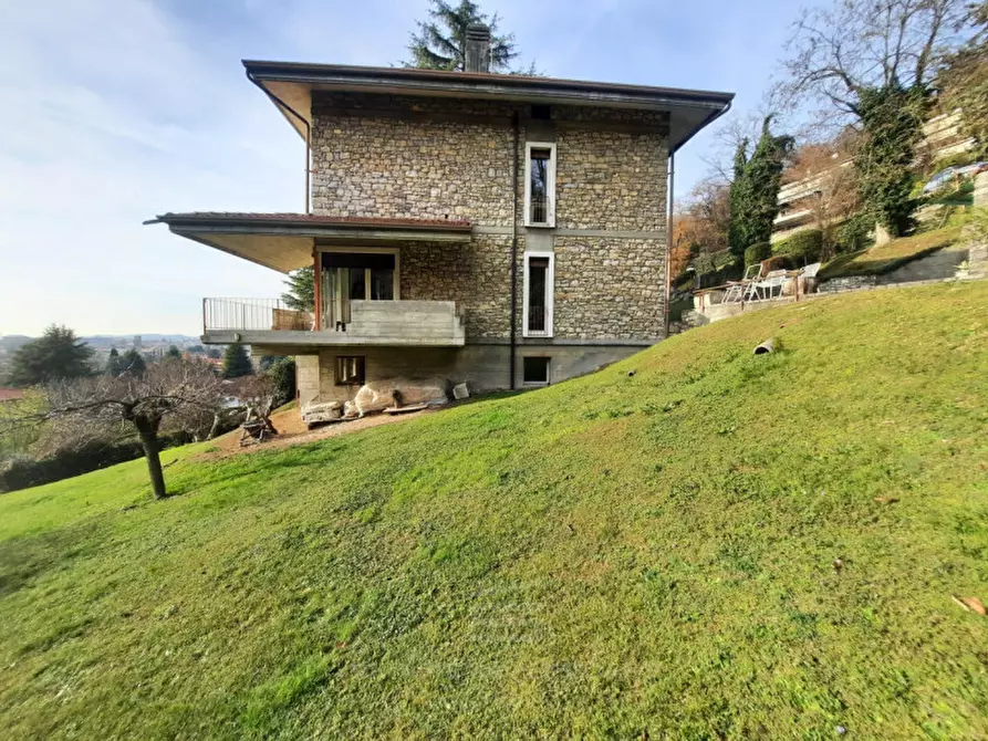 Immagine 2 di Villa in vendita  a Brescia