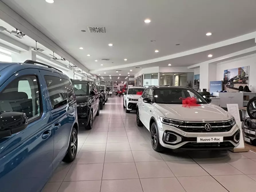 Immagine 1 di Negozio in affitto  in viale della scienza a Vicenza