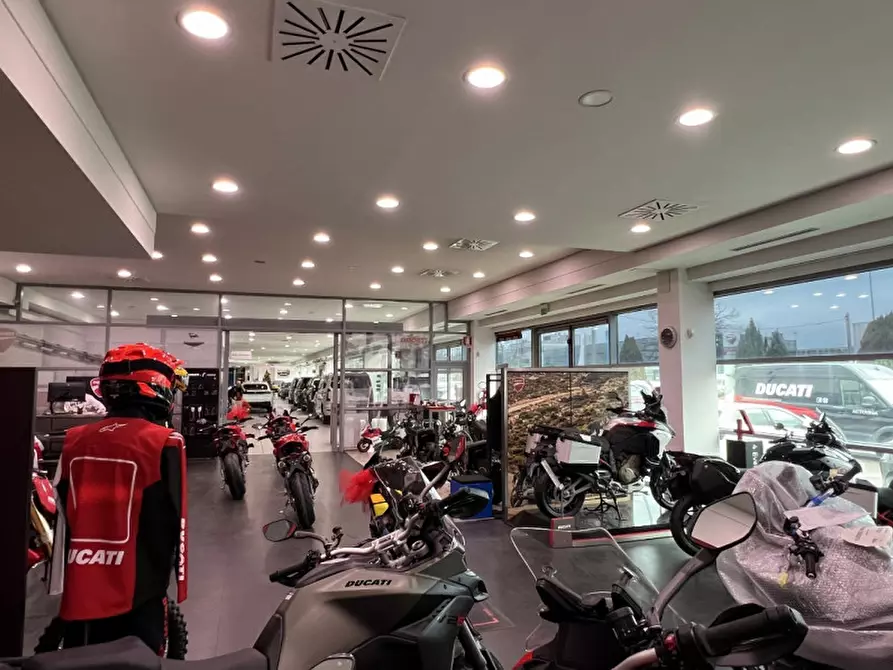 Immagine 4 di Negozio in affitto  in viale della scienza a Vicenza