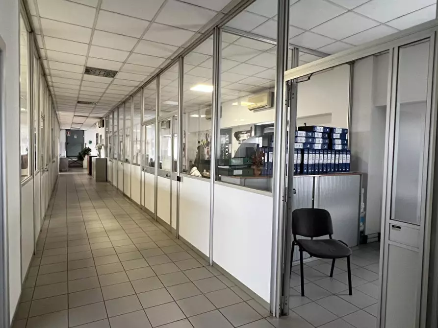 Immagine 5 di Negozio in affitto  in viale della scienza a Vicenza