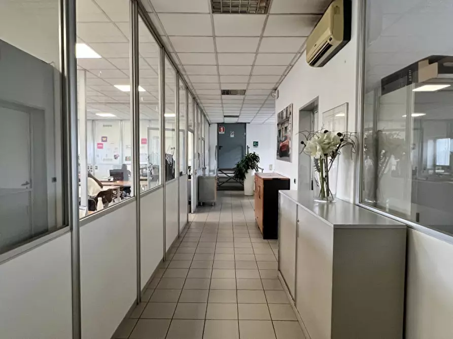 Immagine 7 di Negozio in affitto  in viale della scienza a Vicenza