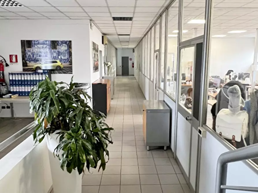 Immagine 8 di Negozio in affitto  in viale della scienza a Vicenza