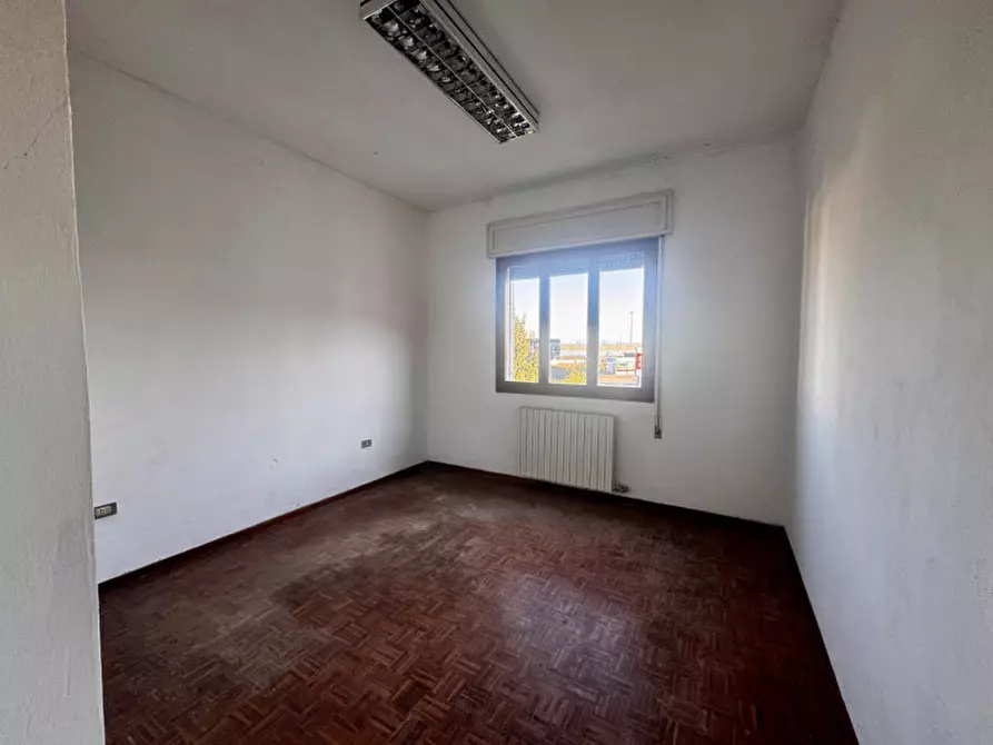 Immagine 3 di Laboratorio in vendita  in Via San Giacomo a Monselice