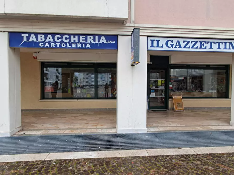 Immagine 1 di Negozio in vendita  in Piazza Martin Luther King a Rubano