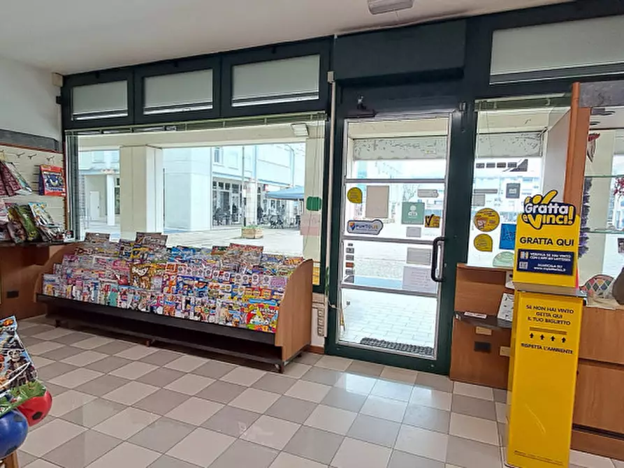 Immagine 4 di Negozio in vendita  a Rubano