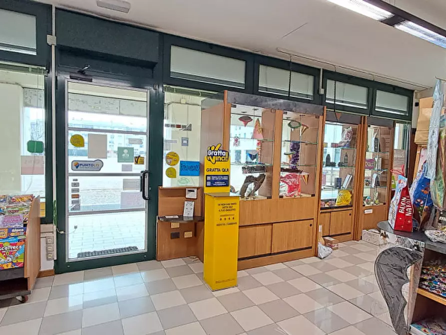 Immagine 5 di Negozio in vendita  a Rubano