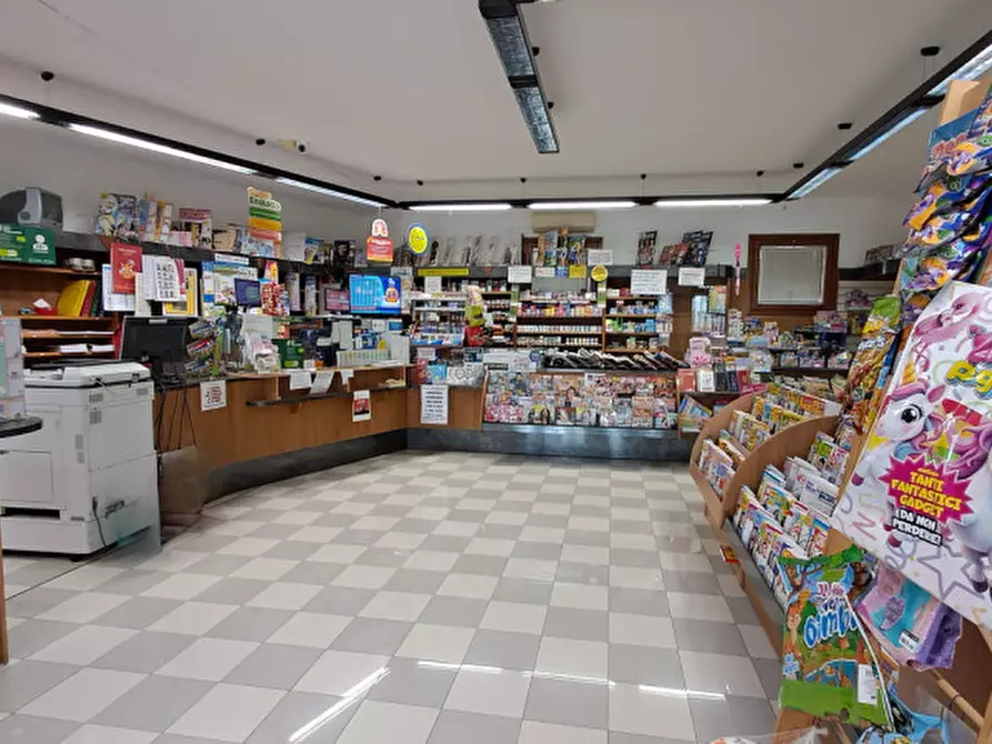 Immagine 9 di Negozio in vendita  a Rubano