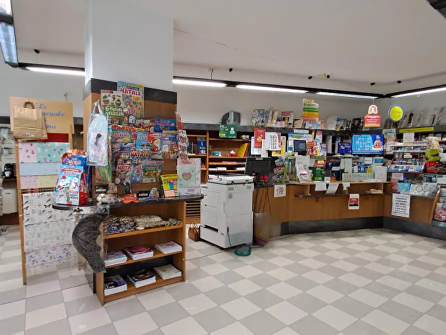 Immagine 10 di Negozio in vendita  a Rubano