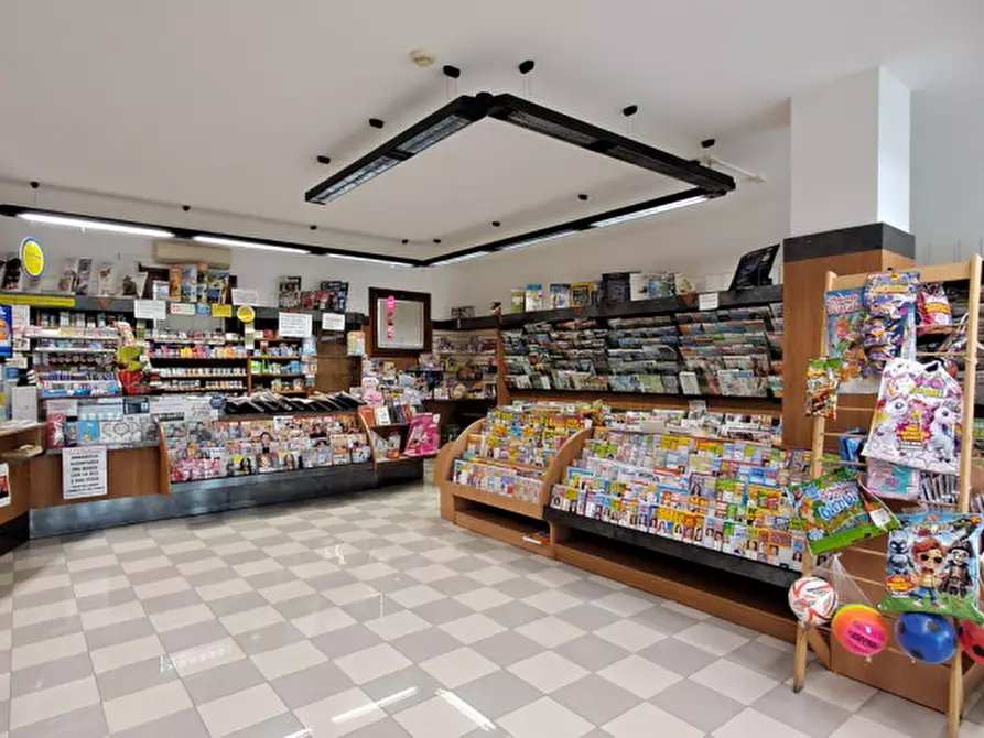 Immagine 14 di Negozio in vendita  a Rubano