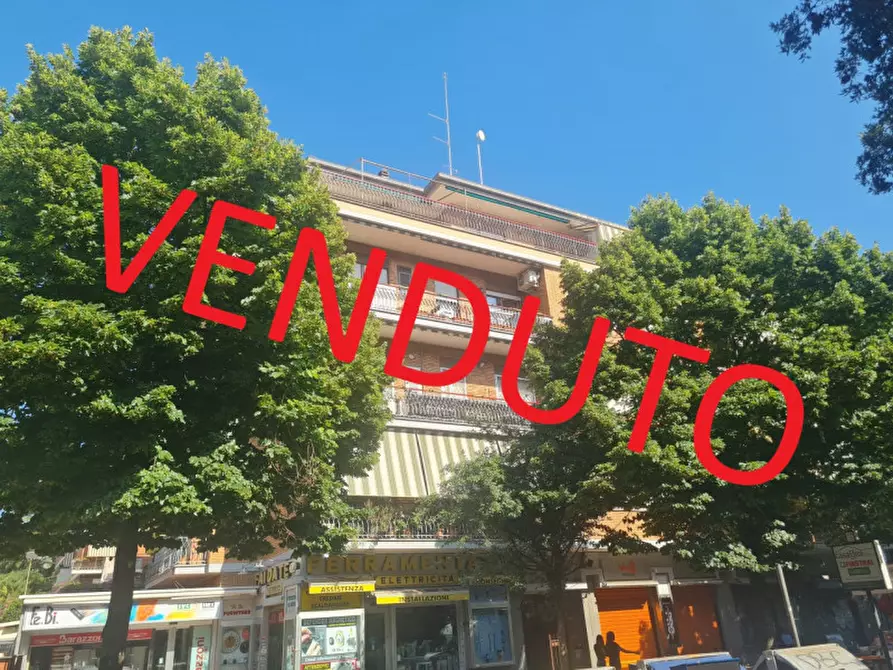 Immagine 1 di Garage in vendita  in Viale dei Colli Portuensi a Roma