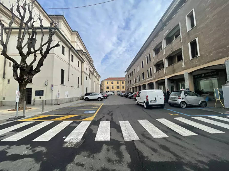 Immagine 9 di Attività commerciale in vendita  in Piazza Visconti 5 a Rho