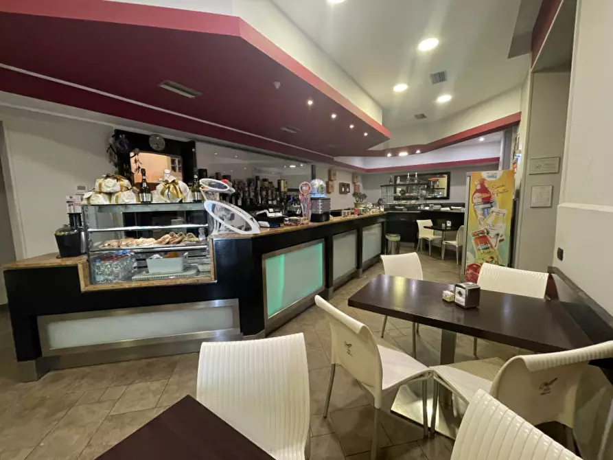 Immagine 14 di Attività commerciale in vendita  in Piazza Visconti 5 a Rho