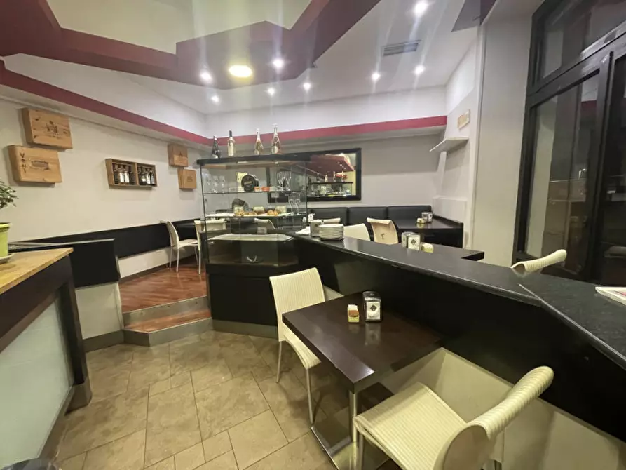 Immagine 15 di Attività commerciale in vendita  in Piazza Visconti 5 a Rho