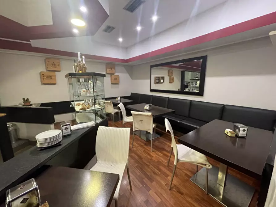 Immagine 17 di Attività commerciale in vendita  in Piazza Visconti 5 a Rho