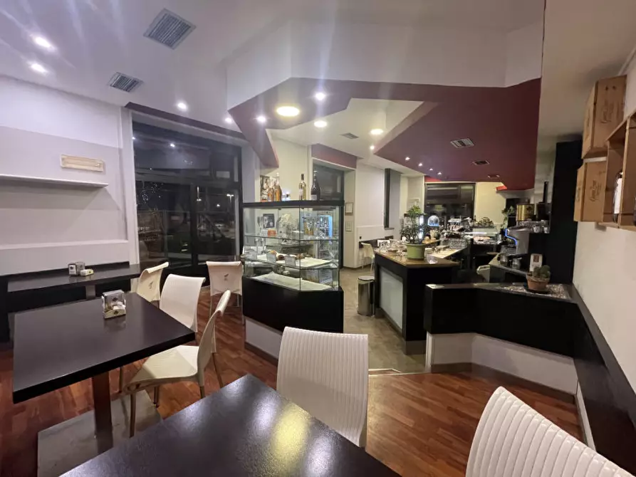 Immagine 18 di Attività commerciale in vendita  in Piazza Visconti 5 a Rho