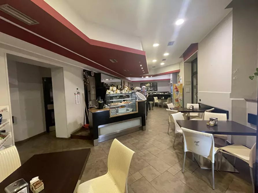 Immagine 22 di Attività commerciale in vendita  in Piazza Visconti 5 a Rho