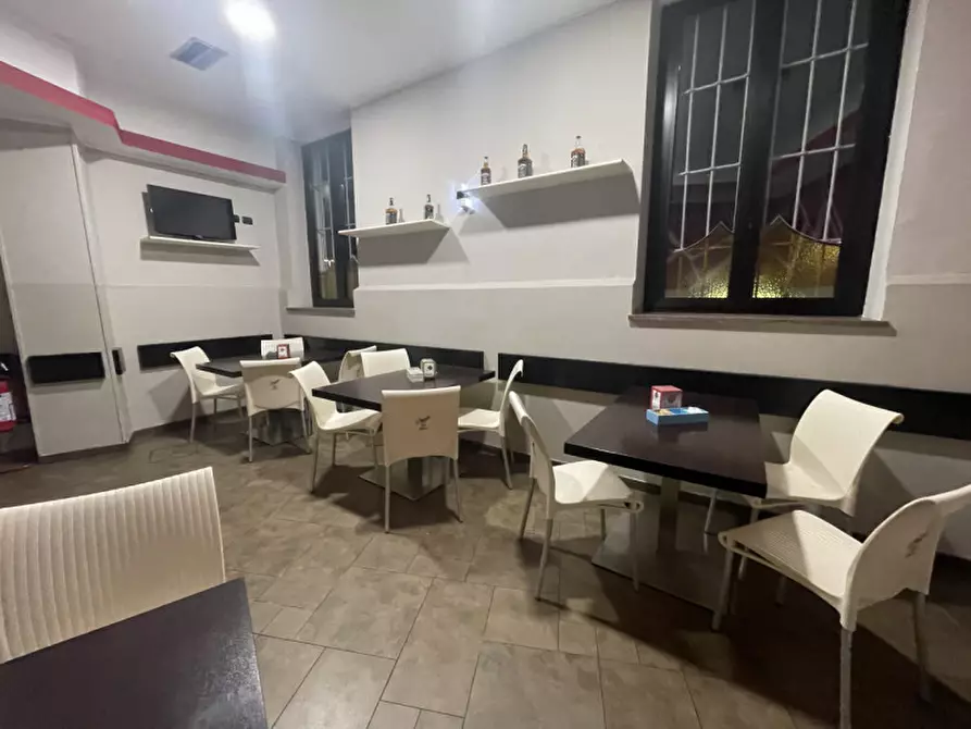 Immagine 27 di Attività commerciale in vendita  in Piazza Visconti 5 a Rho