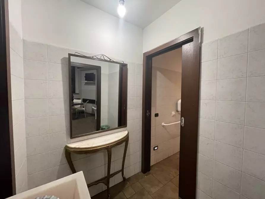 Immagine 28 di Attività commerciale in vendita  in Piazza Visconti 5 a Rho