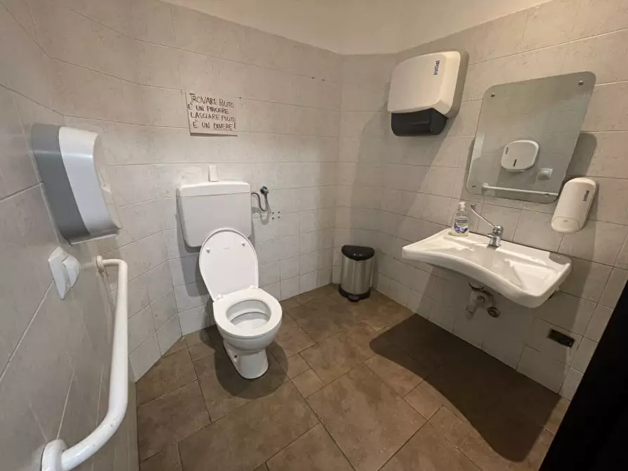 Immagine 29 di Attività commerciale in vendita  in Piazza Visconti 5 a Rho