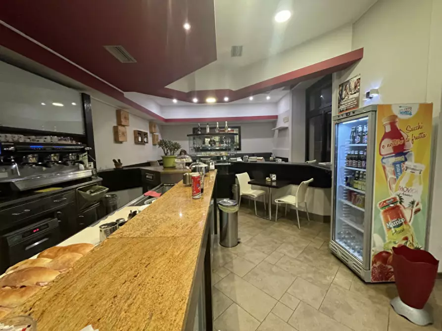 Immagine 30 di Attività commerciale in vendita  in Piazza Visconti 5 a Rho