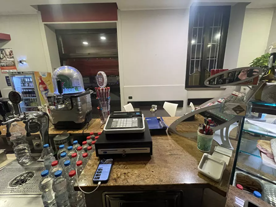 Immagine 31 di Attività commerciale in vendita  in Piazza Visconti 5 a Rho