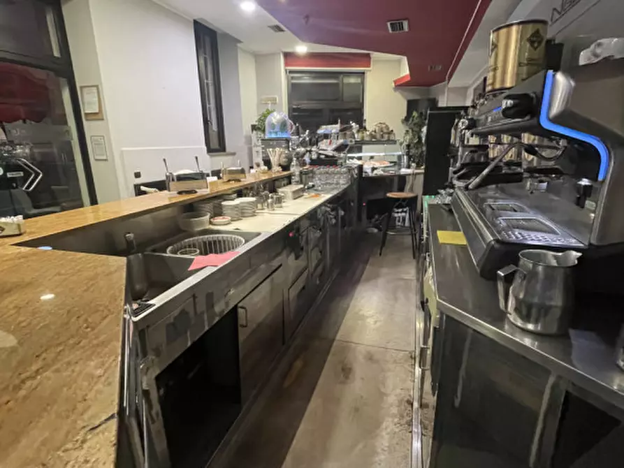Immagine 34 di Attività commerciale in vendita  in Piazza Visconti 5 a Rho