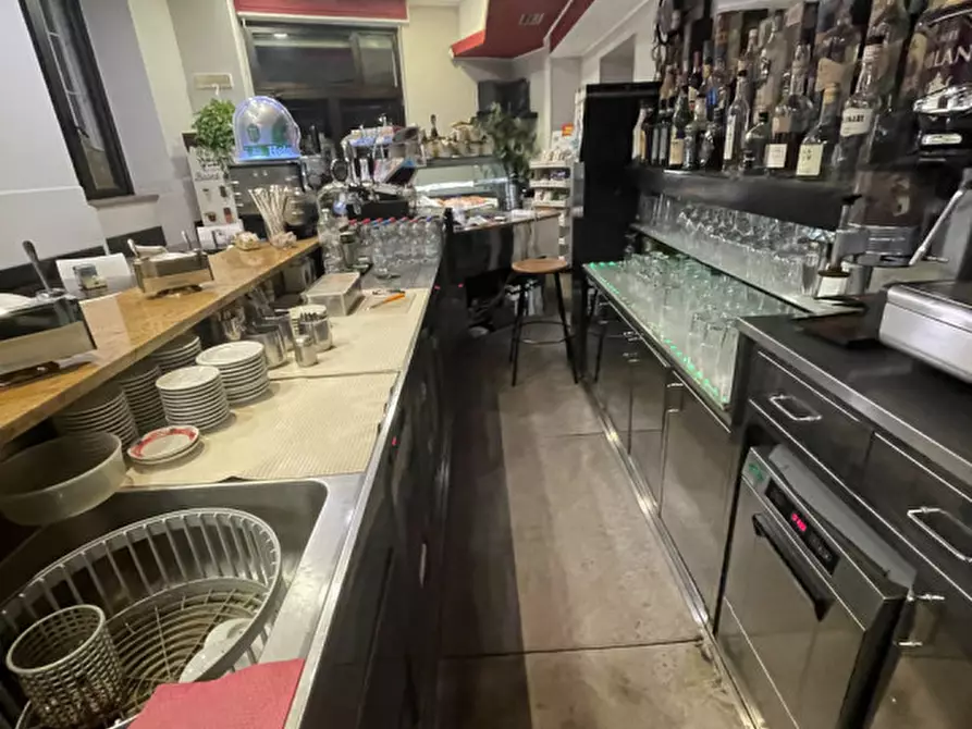 Immagine 35 di Attività commerciale in vendita  in Piazza Visconti 5 a Rho