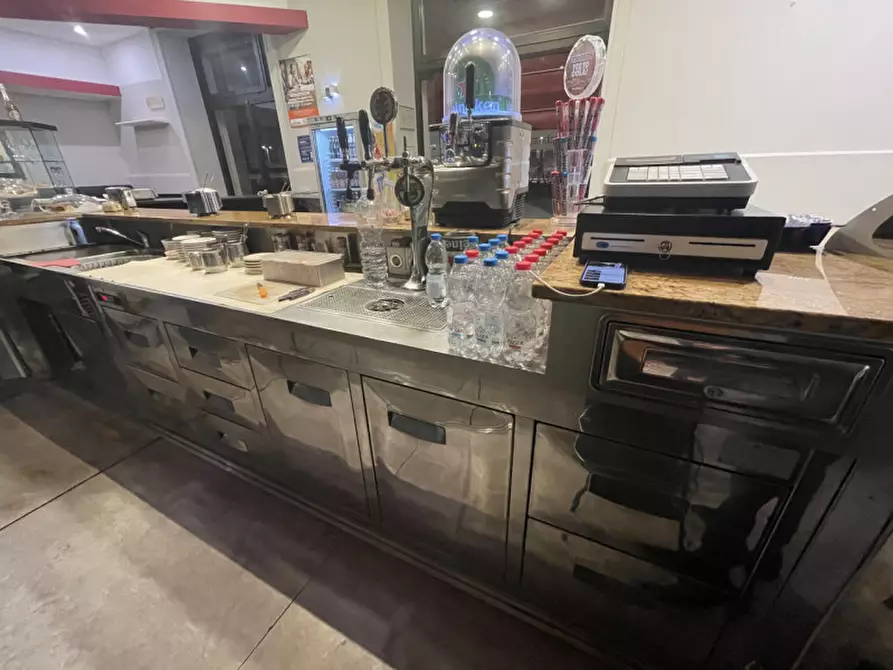 Immagine 38 di Attività commerciale in vendita  in Piazza Visconti 5 a Rho